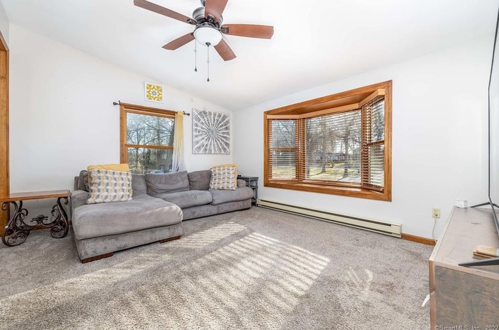 920 Noank Ledyard Rd, Mystic CT  06355-1319 exterior