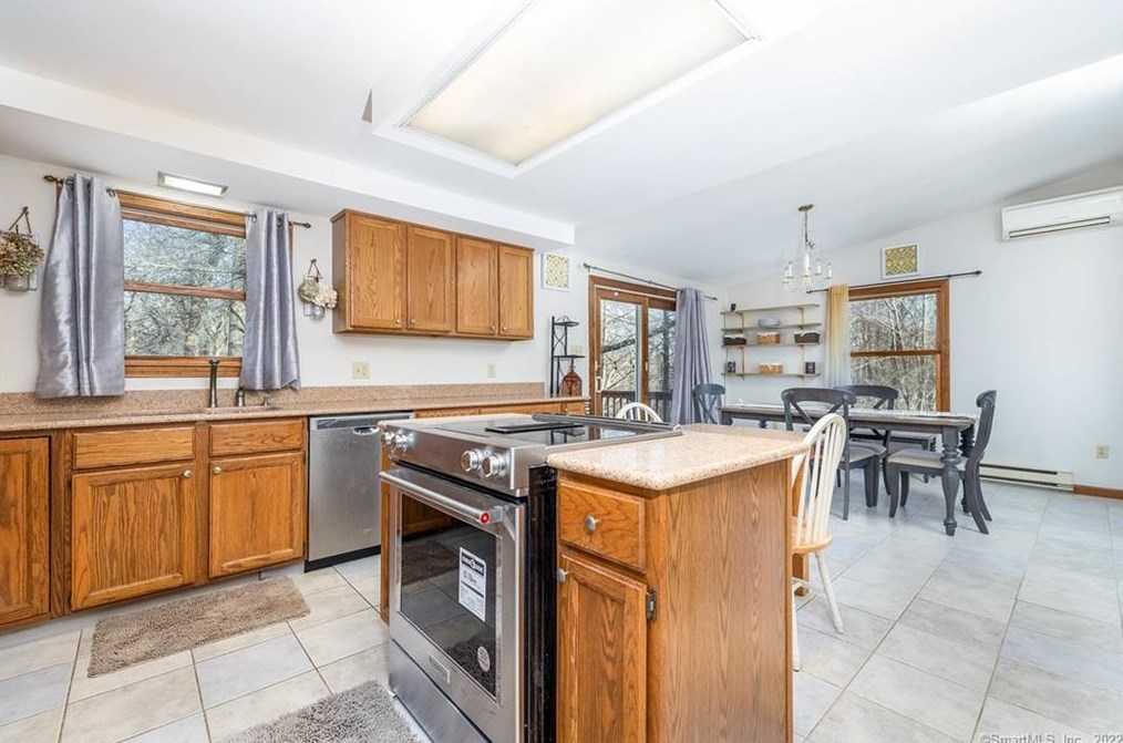 920 Noank Ledyard Rd, Mystic CT  06355-1319 exterior
