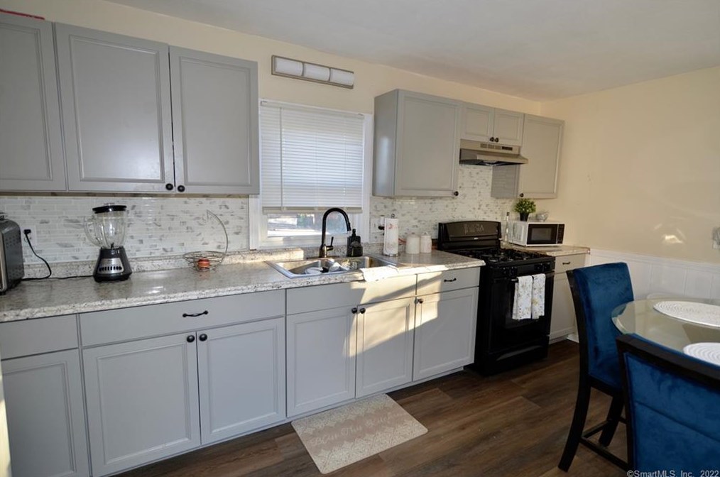92 Cutlery Ave, Meriden CT  06451-5114 exterior