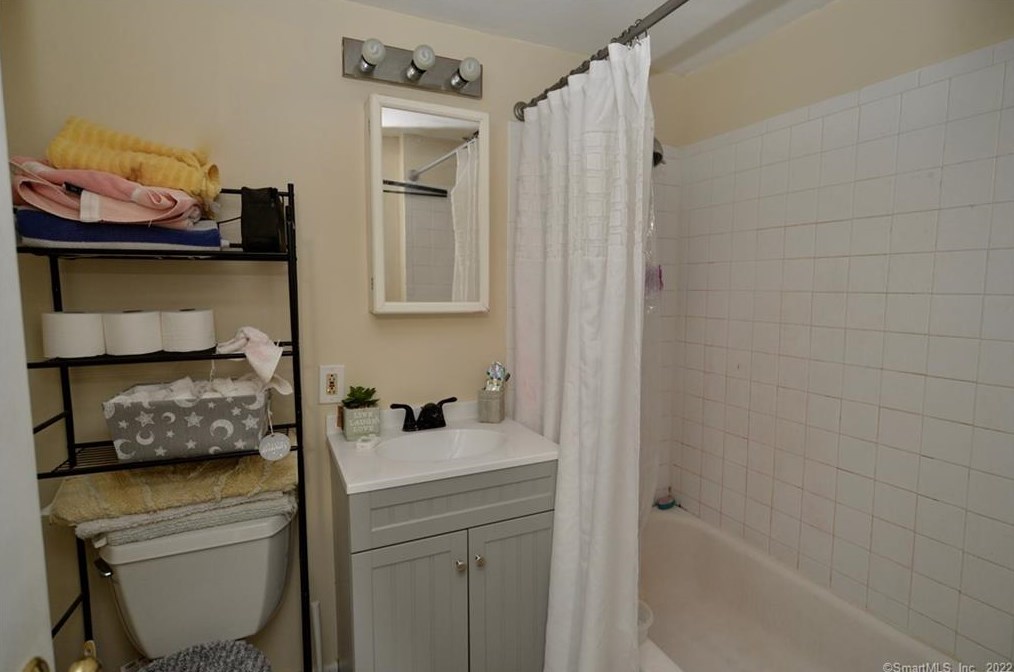 92 Cutlery Ave, Meriden CT  06451-5114 exterior