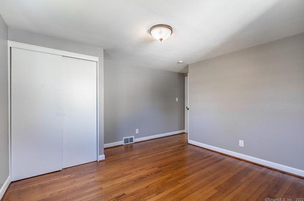 3 Valley Crest Dr, Hartford CT  06110-1654 exterior