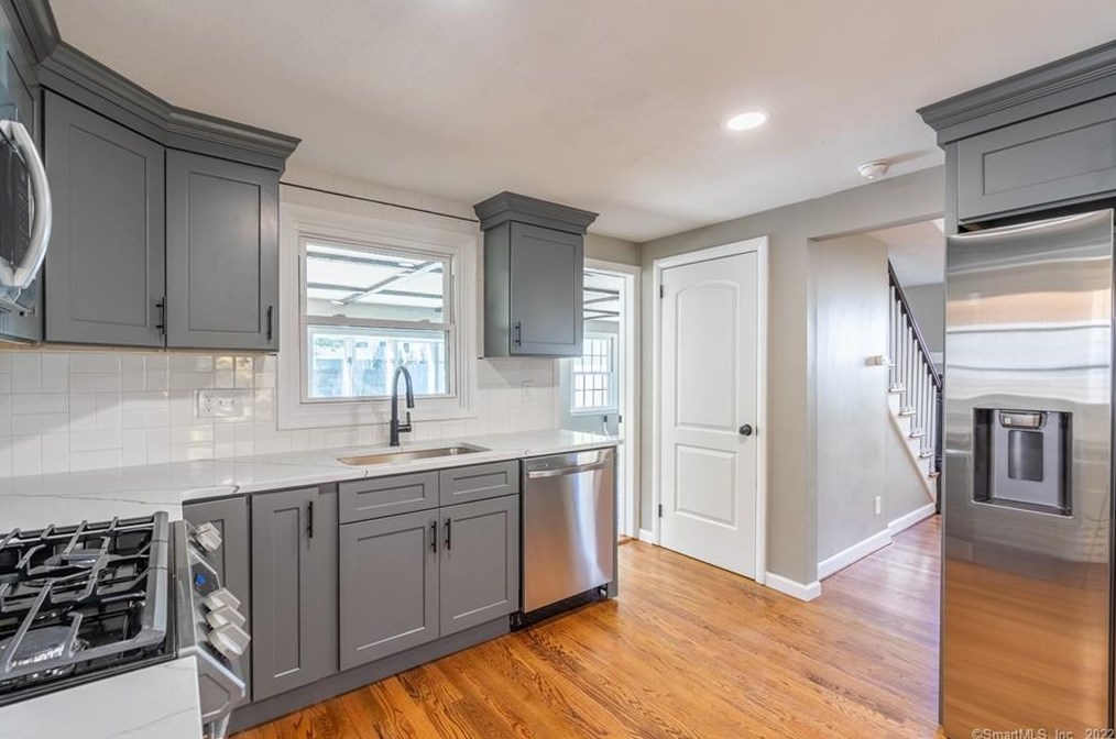 3 Valley Crest Dr, Hartford CT  06110-1654 exterior