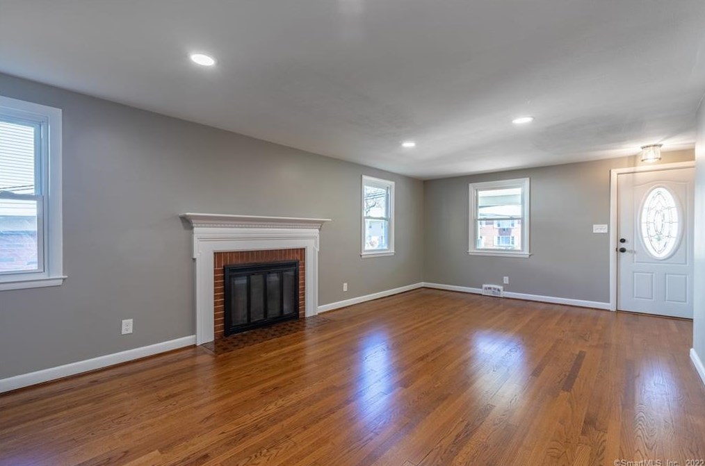 3 Valley Crest Dr, Hartford CT  06110-1654 exterior
