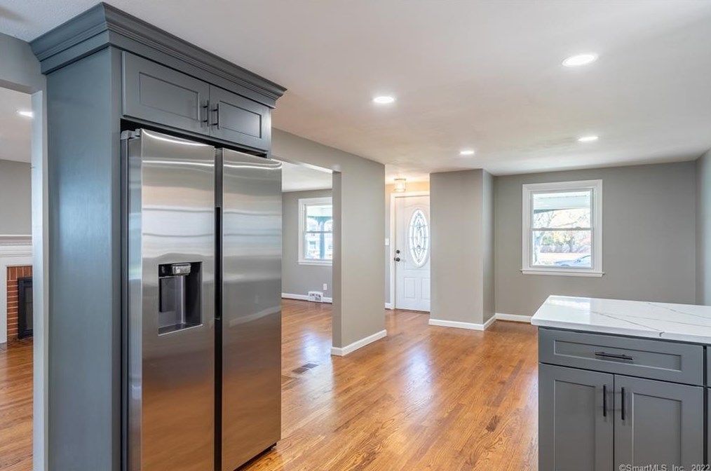 3 Valley Crest Dr, Hartford CT  06110-1654 exterior