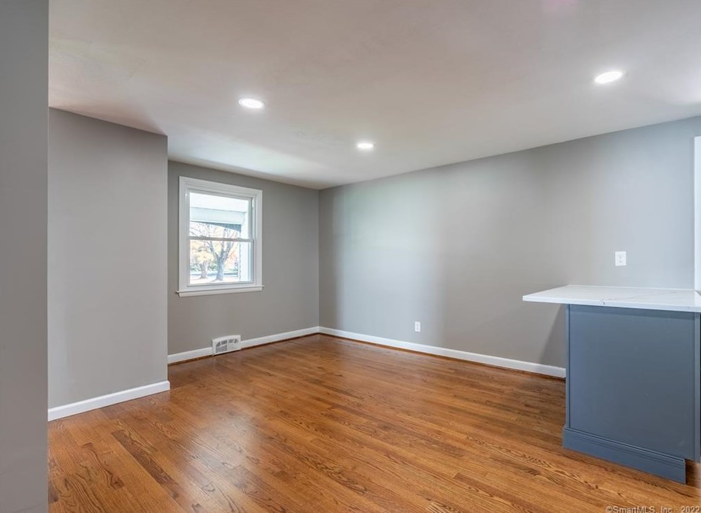 3 Valley Crest Dr, Hartford CT  06110-1654 exterior