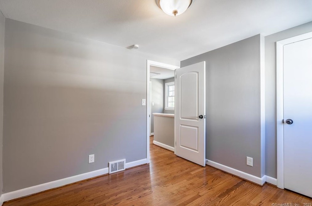 3 Valley Crest Dr, Hartford CT  06110-1654 exterior