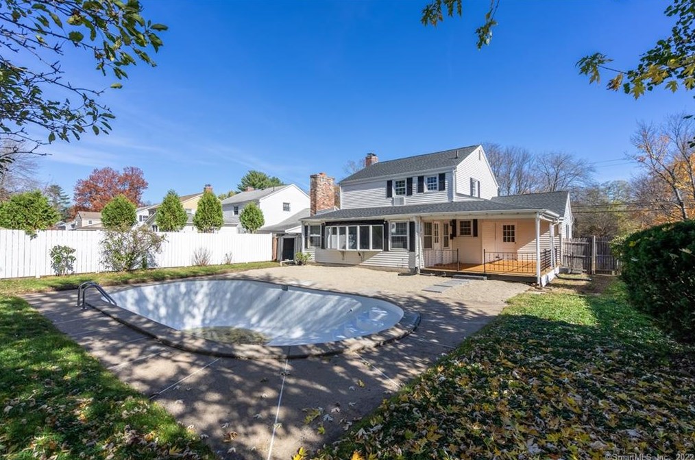 3 Valley Crest Dr, Hartford CT  06110-1654 exterior
