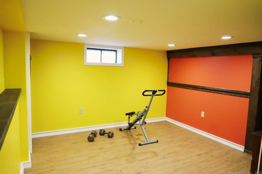 255 Hollister St, Stratford CT  06615-6208 exterior