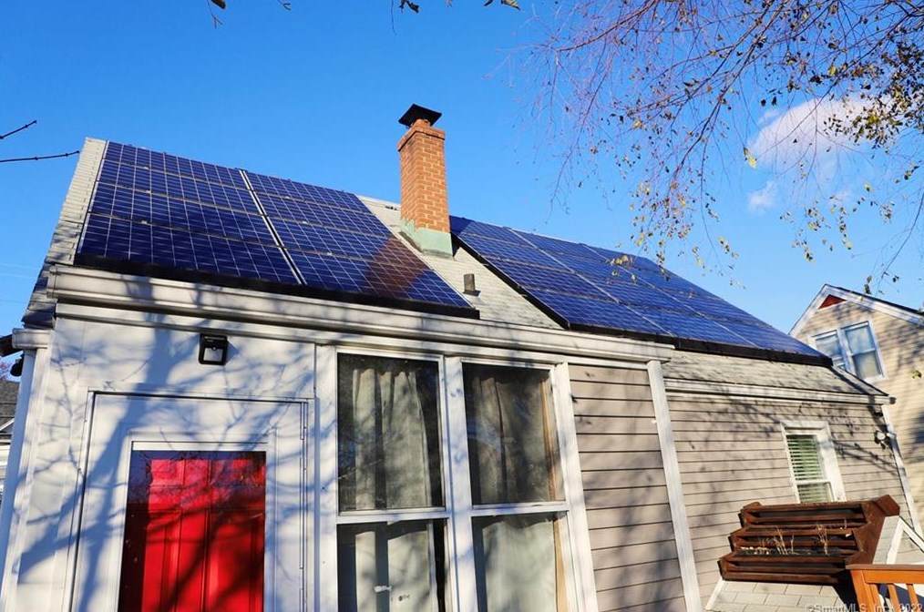 255 Hollister St, Stratford CT  06615-6208 exterior