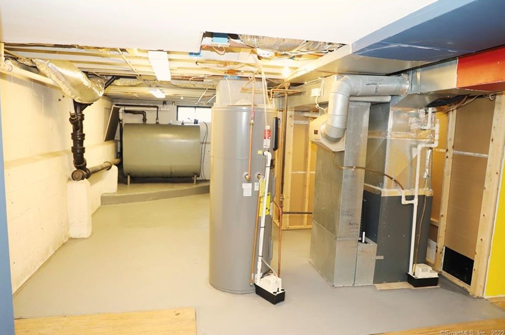 255 Hollister St, Stratford CT  06615-6208 exterior