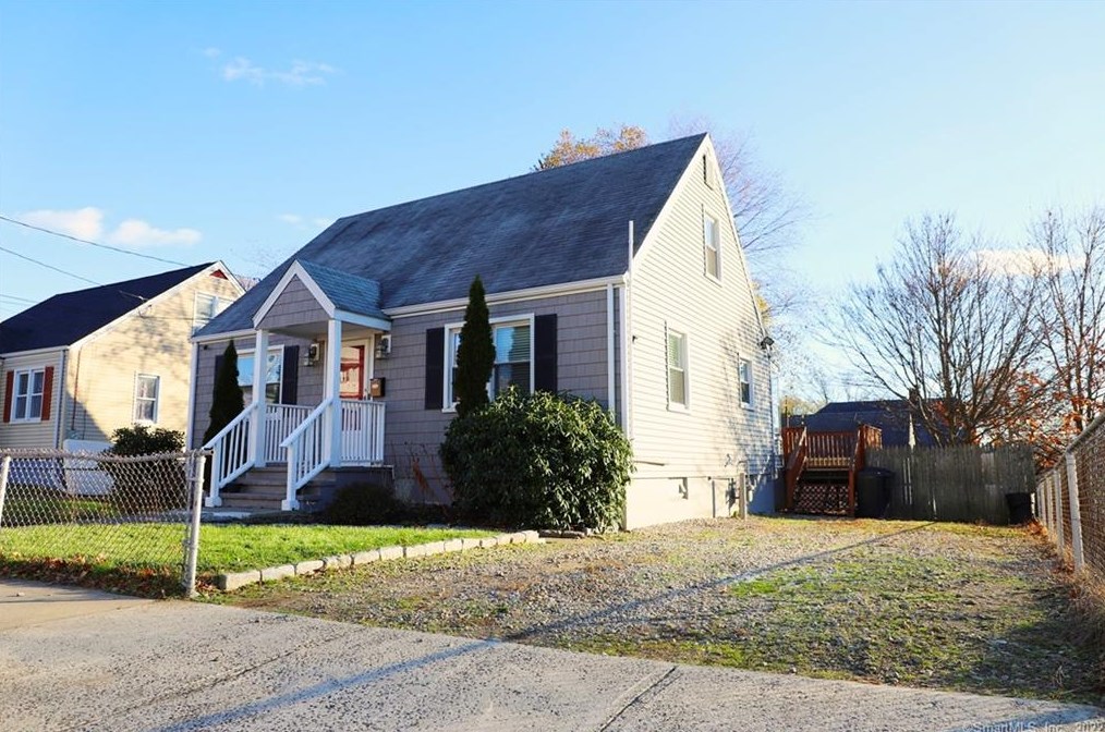 255 Hollister St, Stratford CT  06615-6208 exterior