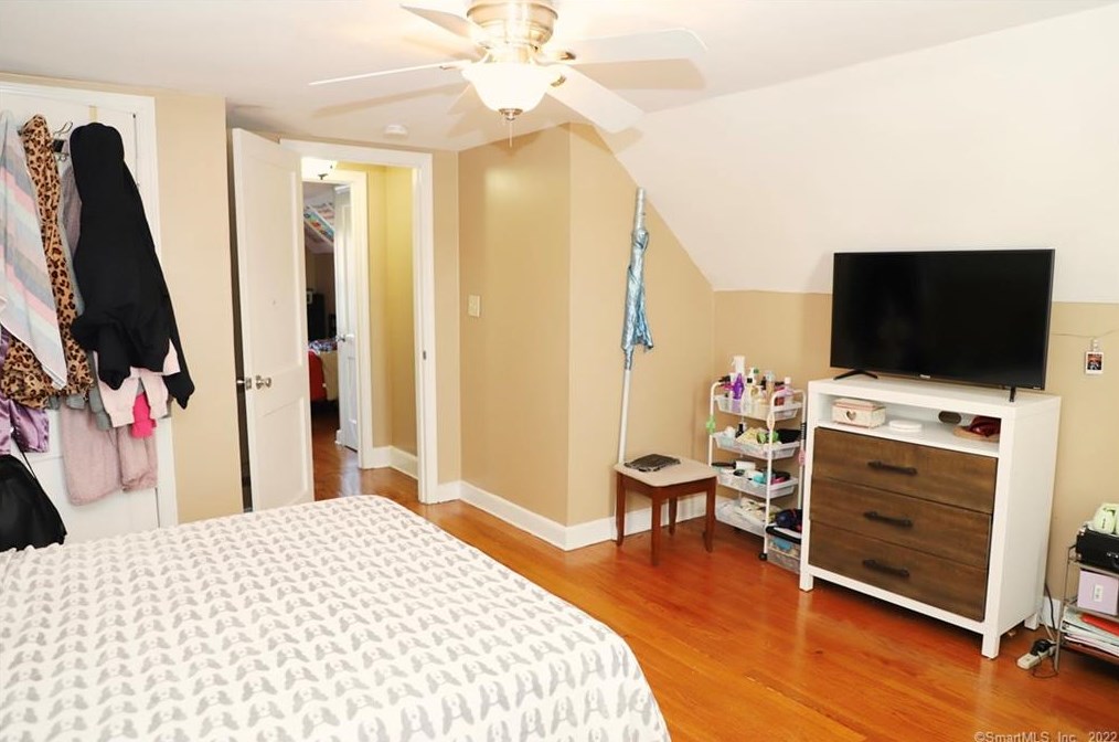 255 Hollister St, Stratford CT  06615-6208 exterior