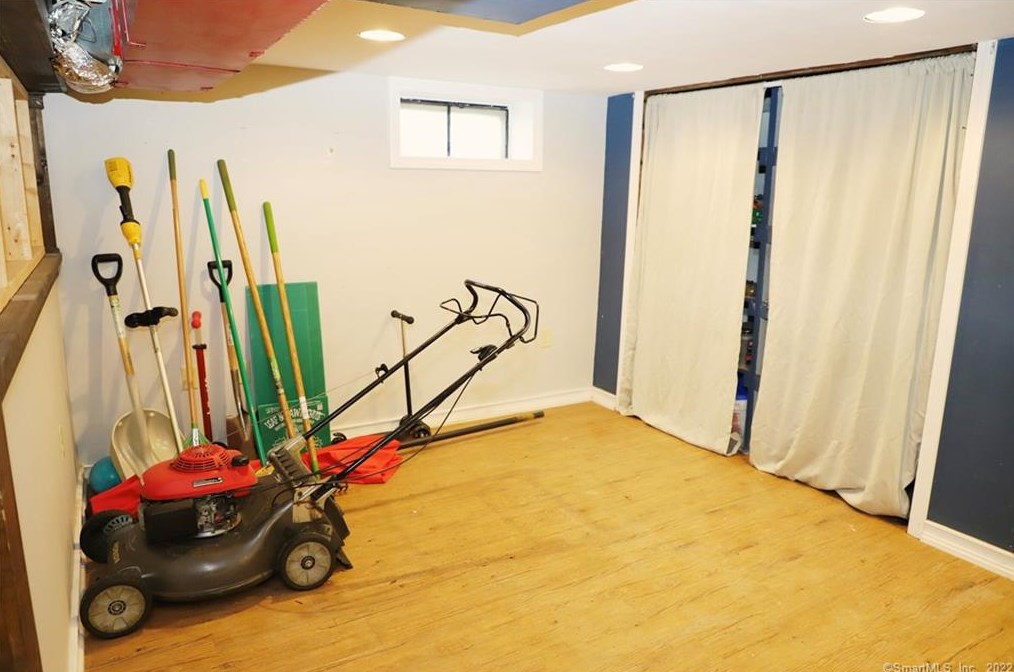 255 Hollister St, Stratford CT  06615-6208 exterior