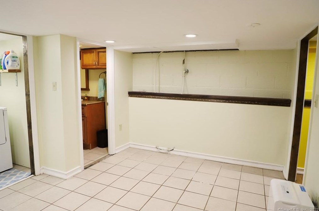 255 Hollister St, Stratford CT  06615-6208 exterior