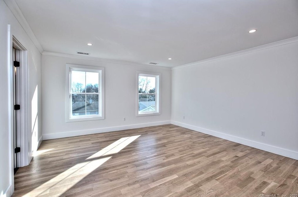 123 Judd St, Fairfield CT  06824-3513 exterior