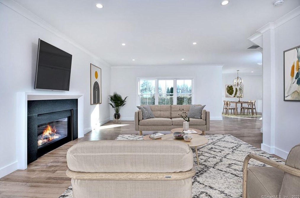 123 Judd St, Fairfield CT  06824-3513 exterior