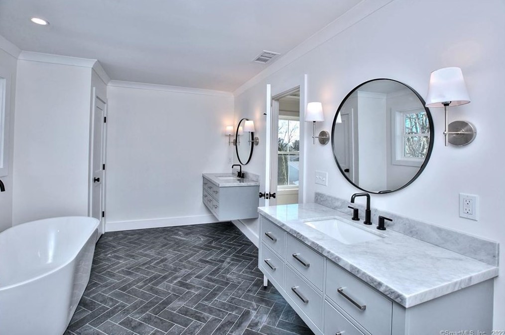 123 Judd St, Fairfield CT  06824-3513 exterior