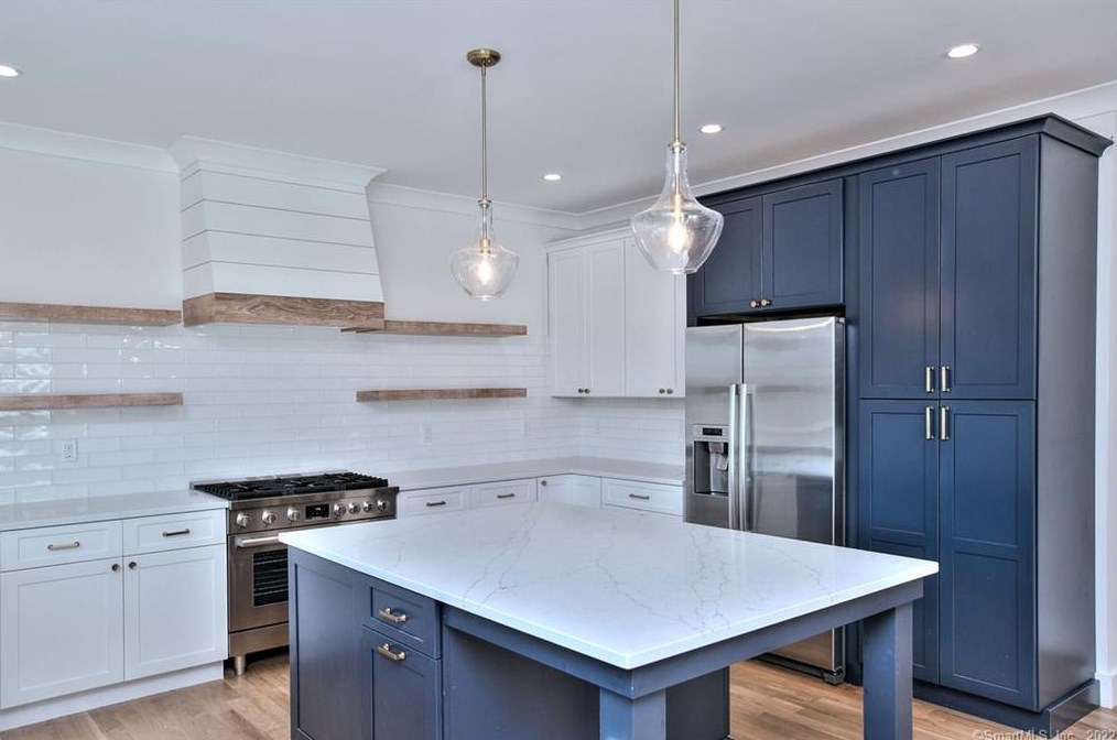 123 Judd St, Fairfield CT  06824-3513 exterior