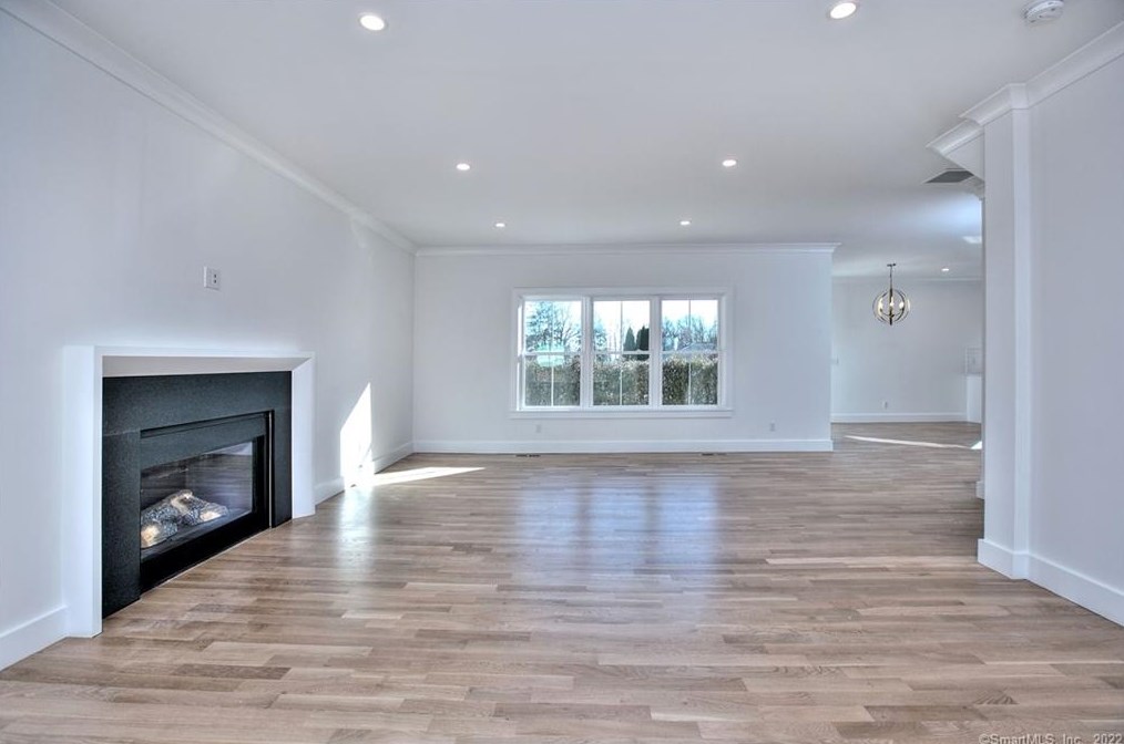 123 Judd St, Fairfield CT  06824-3513 exterior