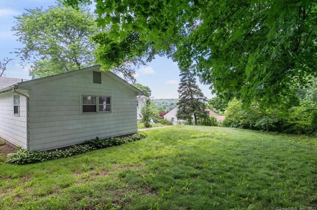 64 Parkview St, Meriden CT  06451-5235 exterior