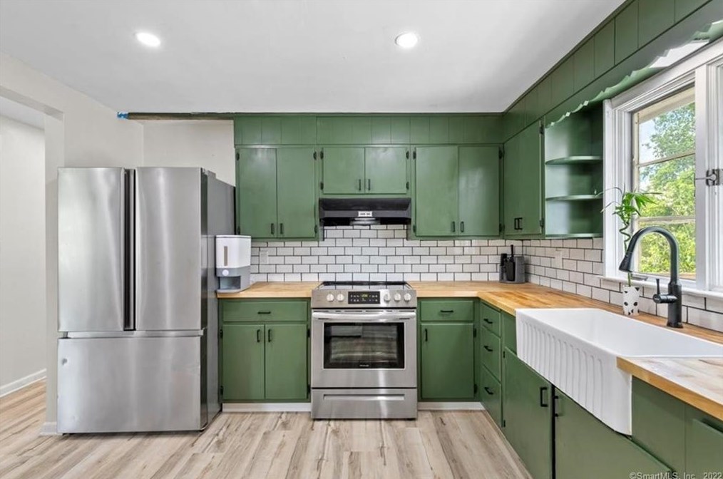 64 Parkview St, Meriden CT  06451-5235 exterior