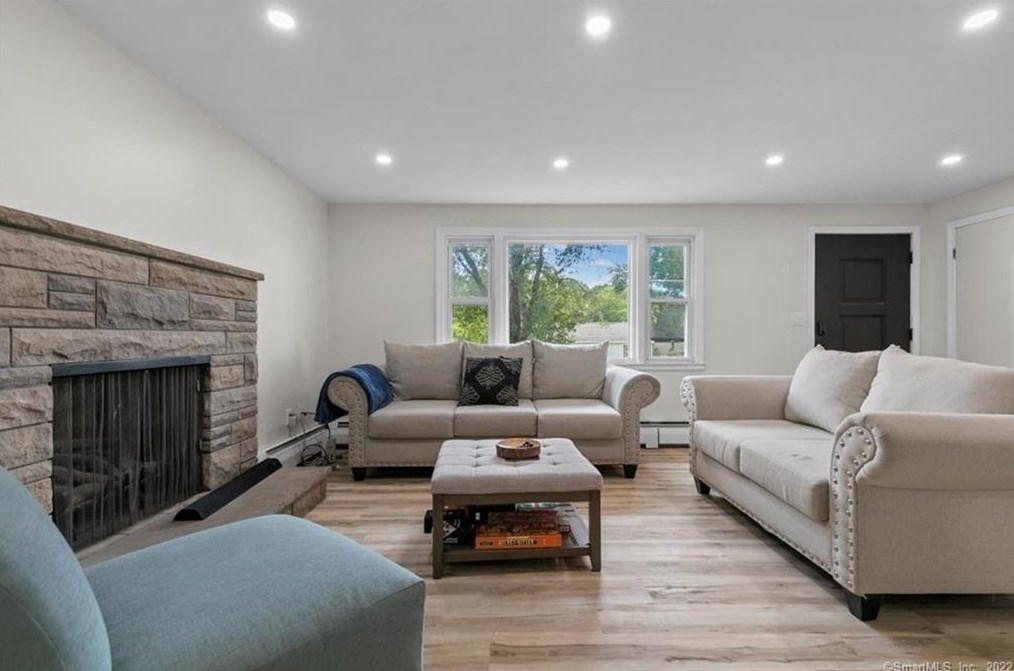 64 Parkview St, Meriden CT  06451-5235 exterior
