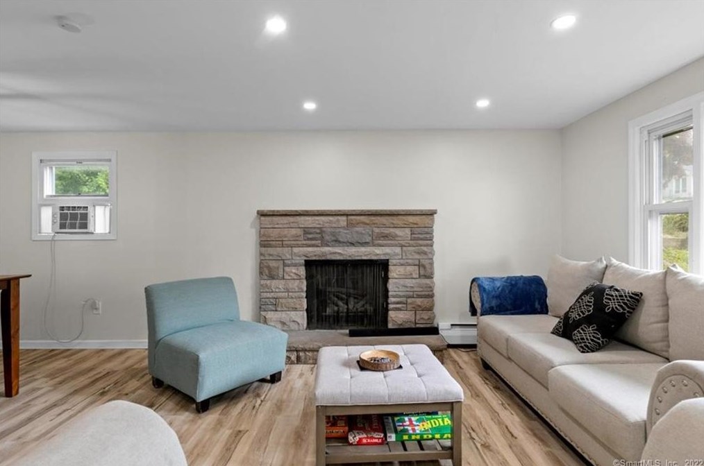 64 Parkview St, Meriden CT  06451-5235 exterior