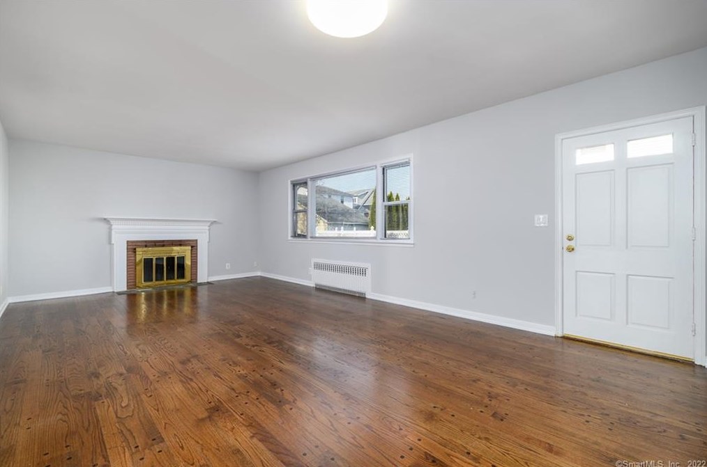 3 Sayles St, Cos Cob CT  06807-2142 exterior