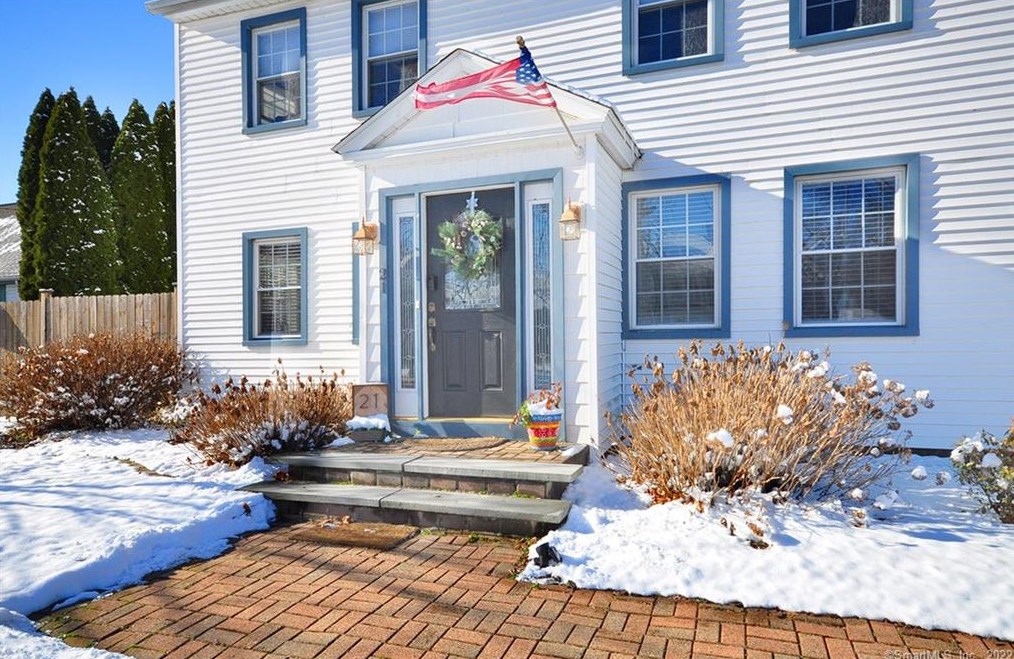 21 Pleasant St, Cromwell CT  06416-2323 exterior