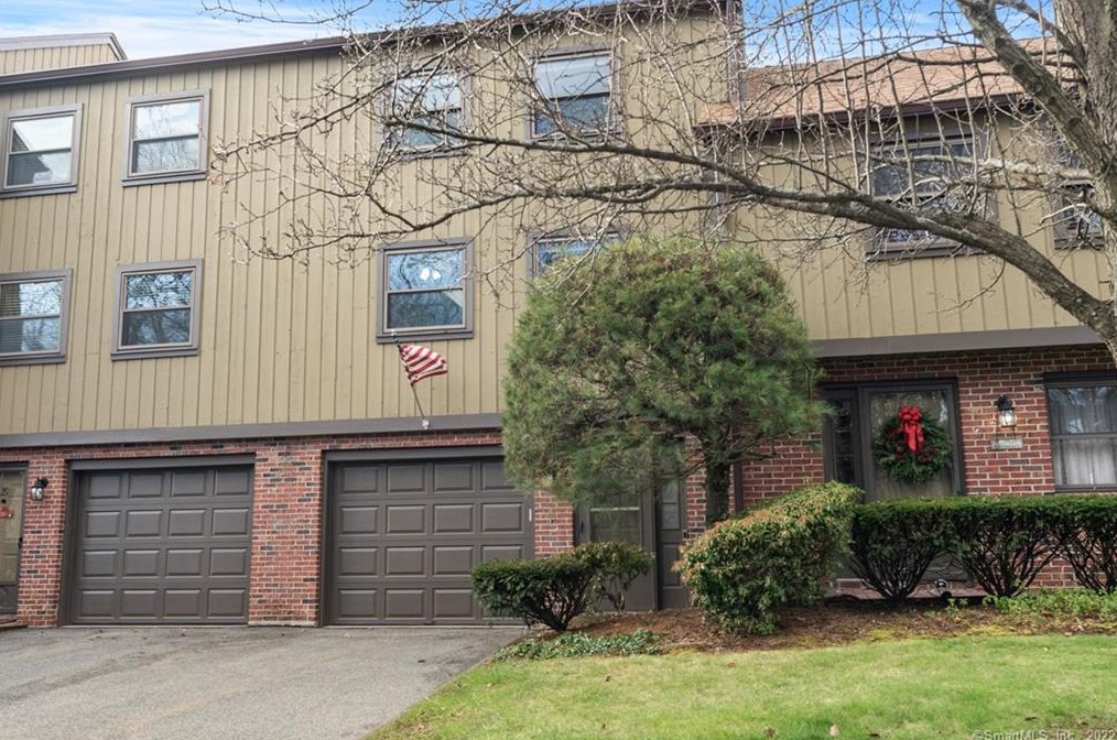 26 Mattabasset Dr, Meriden CT  06450-7427 exterior