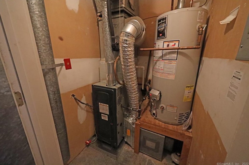 60 Concord Dr, Rocky Hill CT  06067-2144 exterior