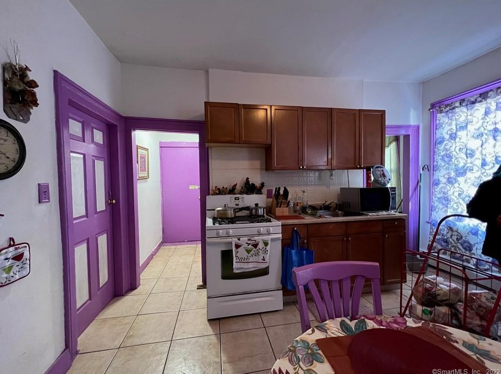 163 Affleck St, Hartford CT 06106-5210 exterior