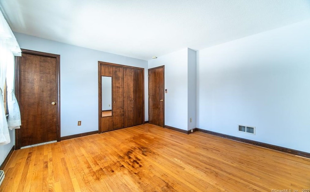 21 Susan Ln, Meriden CT 06450-6848 exterior