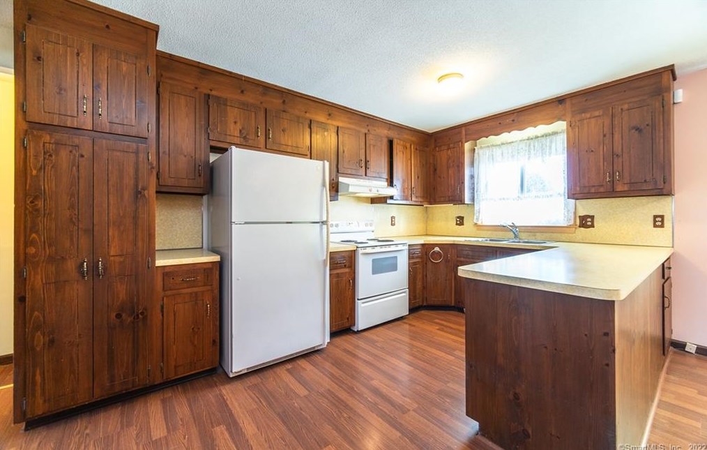 21 Susan Ln, Meriden CT 06450-6848 exterior