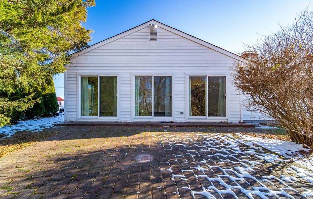 21 Susan Ln, Meriden CT 06450-6848 exterior