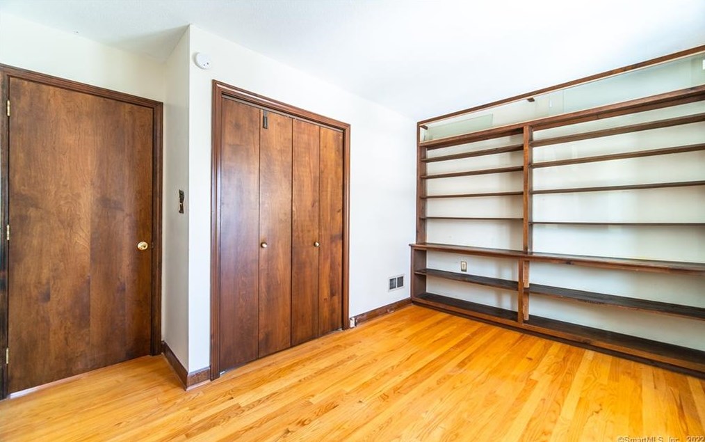 21 Susan Ln, Meriden CT 06450-6848 exterior