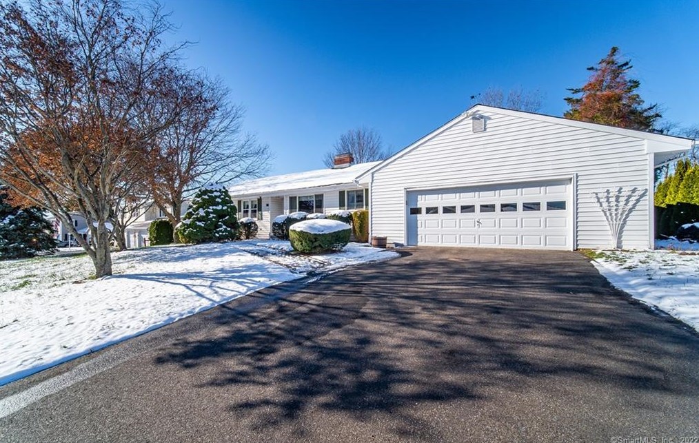 21 Susan Ln, Meriden CT 06450-6848 exterior