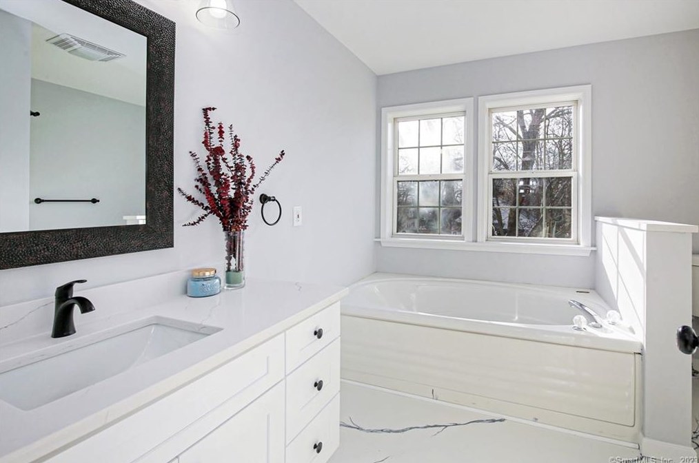 144 Bullard St, Fairfield CT  06825-3717 exterior