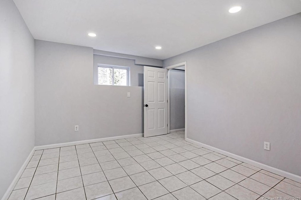 144 Bullard St, Fairfield CT  06825-3717 exterior