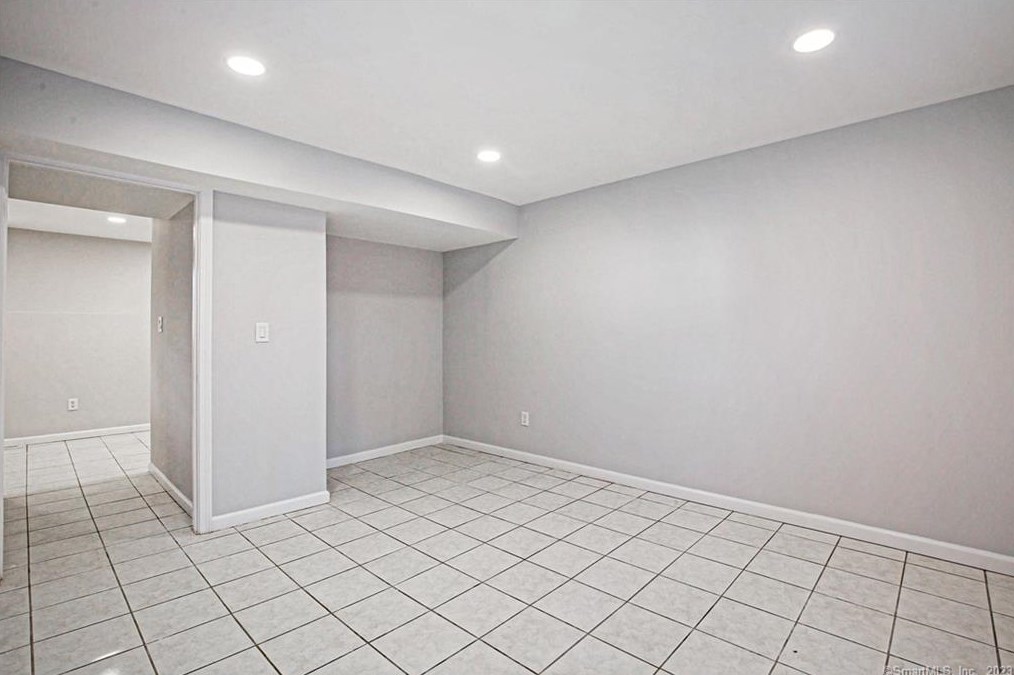 144 Bullard St, Fairfield CT  06825-3717 exterior