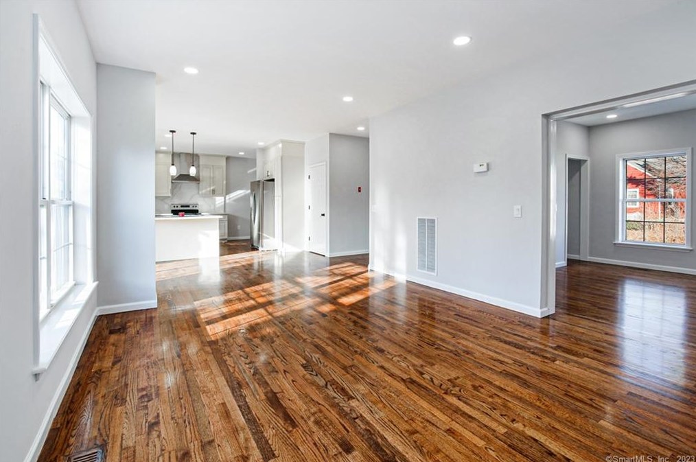 144 Bullard St, Fairfield CT  06825-3717 exterior