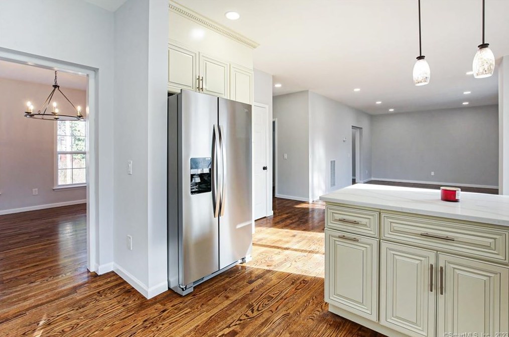 144 Bullard St, Fairfield CT  06825-3717 exterior