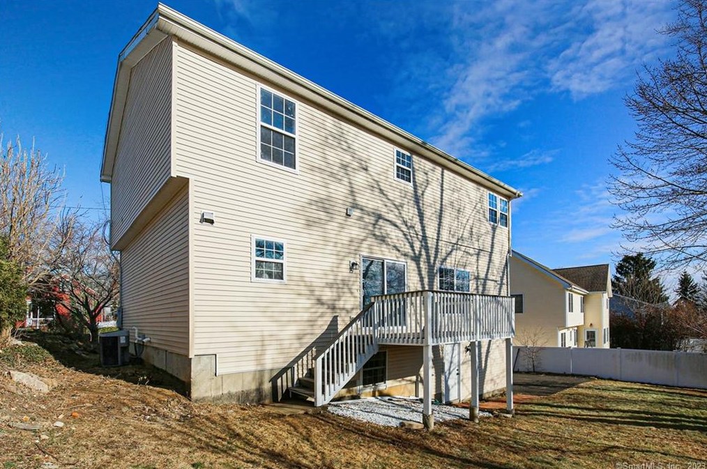 144 Bullard St, Fairfield CT  06825-3717 exterior