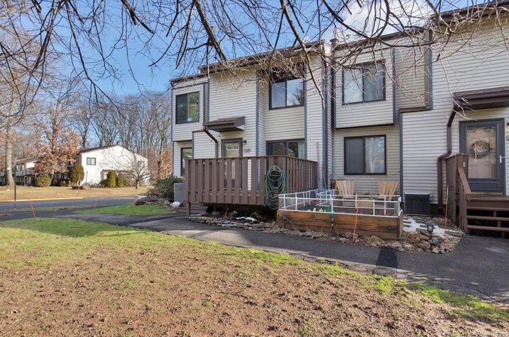 103 Cottonwood Rd, Hartford CT  06111-4210 exterior