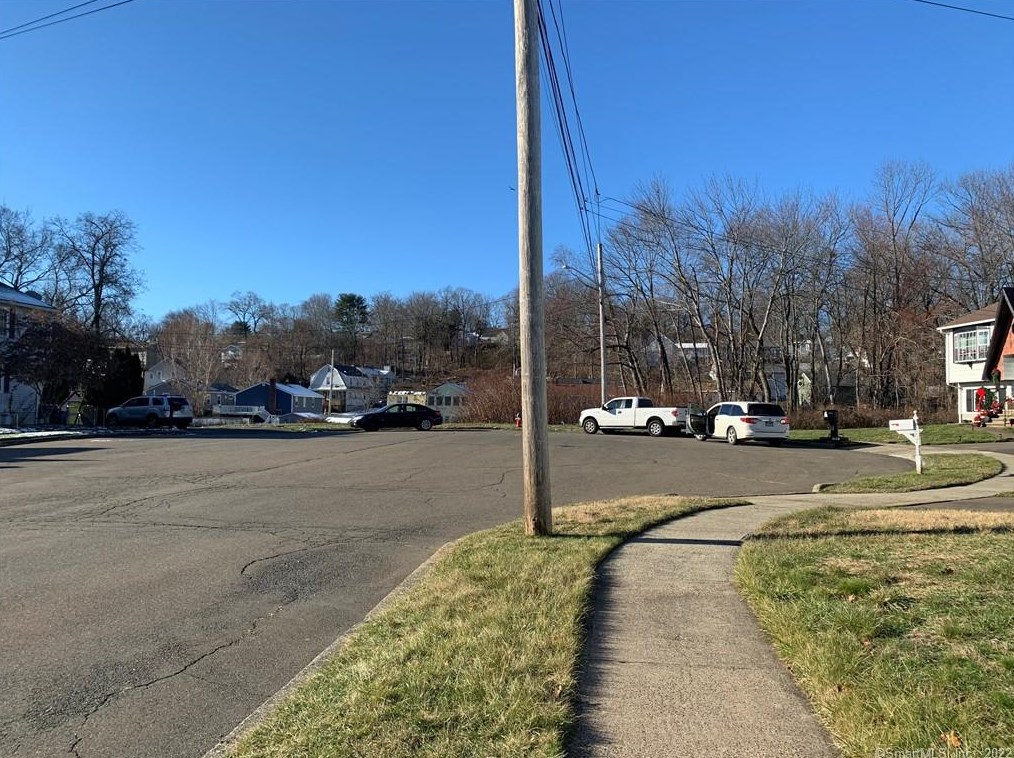 287 Homeside Ave, New Haven CT  06516-2413 exterior