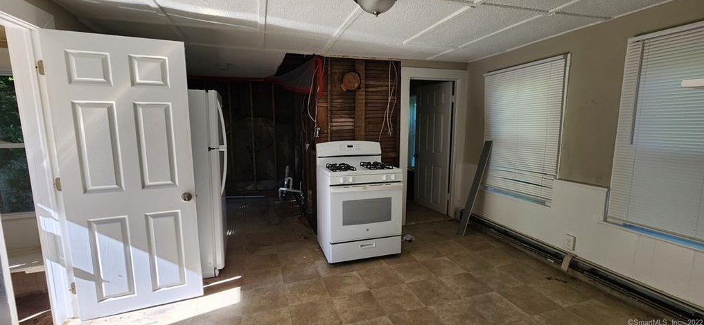 4 Maiden Ln, Vernon CT 06066-3707 exterior