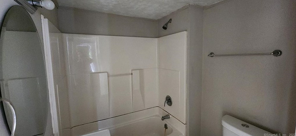 4 Maiden Ln, Vernon CT 06066-3707 exterior