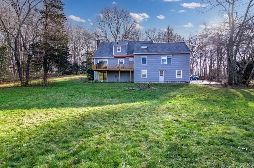 32 Pleasant Valley Rd, Clinton CT  06413-1205 exterior