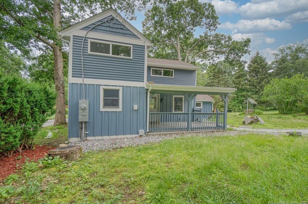 43 Lake Dr, Chesterfield CT  06370-1042 exterior