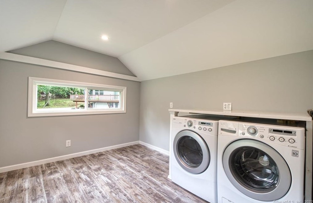 43 Lake Dr, Chesterfield CT  06370-1042 exterior